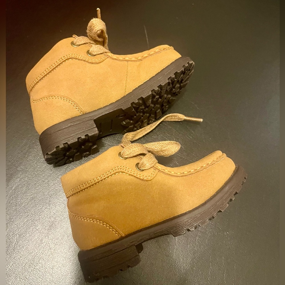 NWOT GYMBOREE Faux suede, mustard brown Toddler lace-up boots. SZ 6